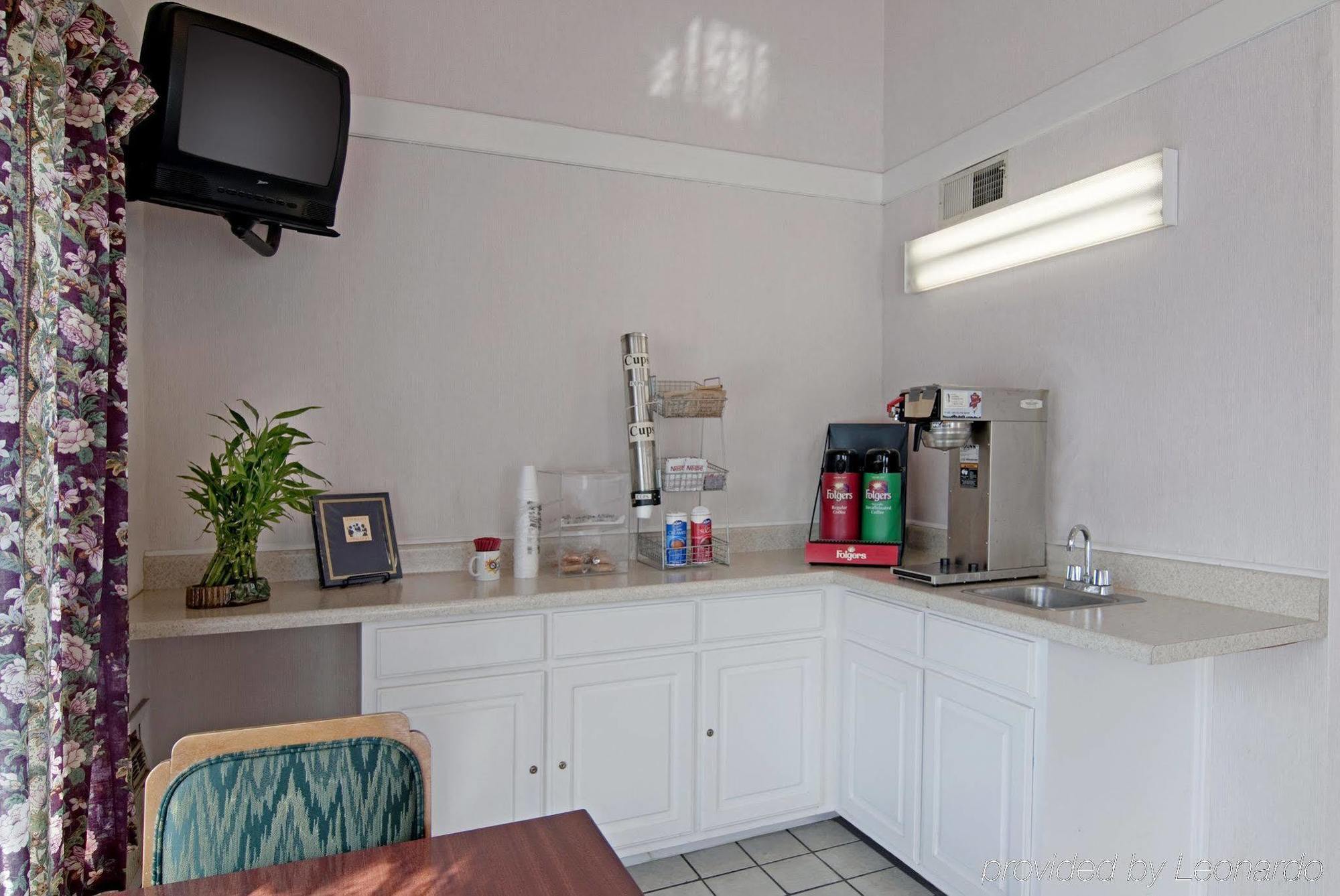 Travel Inn Of Buford Restaurant foto